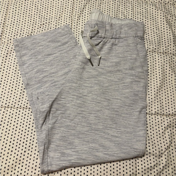 lululemon athletica Pants - Women’ Lululemon On the Fly Crop